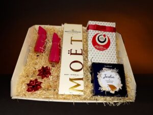 champagnehamper_champagneandchocolateshamper_moetandchandonhamper